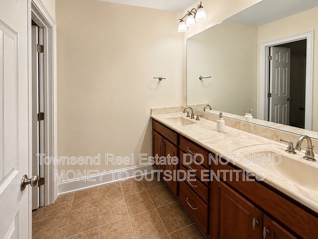 Building Photo - 342 Devane St