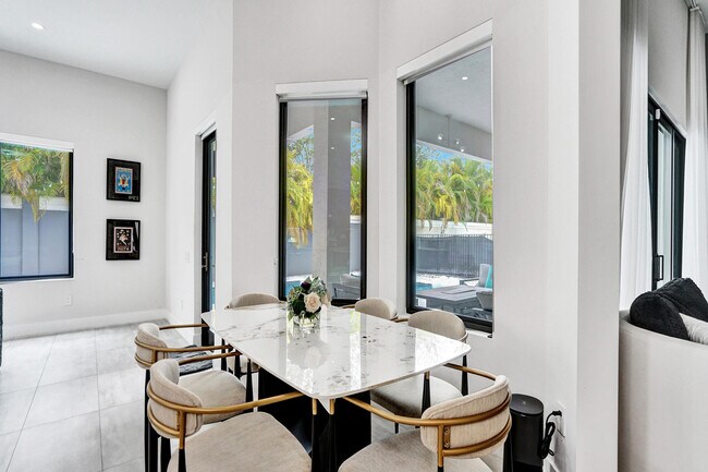 Building Photo - 5663 Brookfield Cir