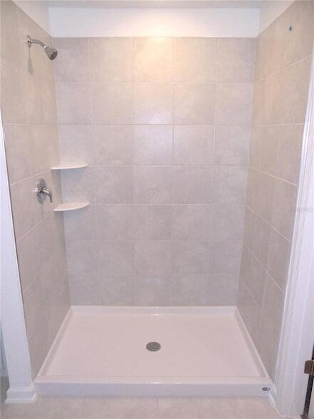 Building Photo - 2731 Runners Cir