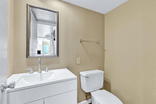 Building Photo - 6808 Eastridge Dr