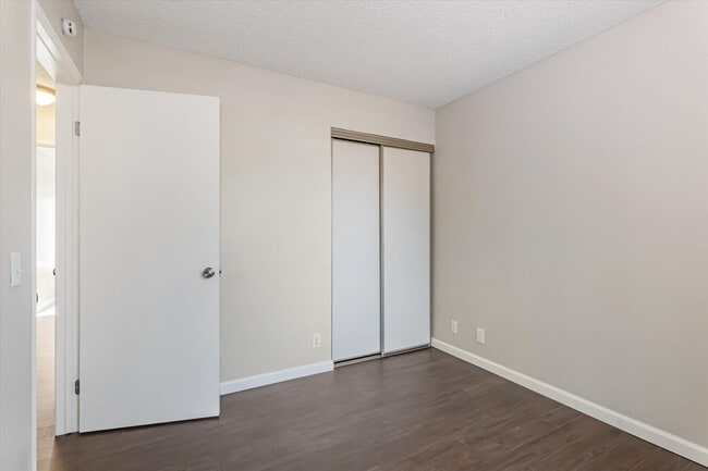 Building Photo - Updated home in Oak Grove