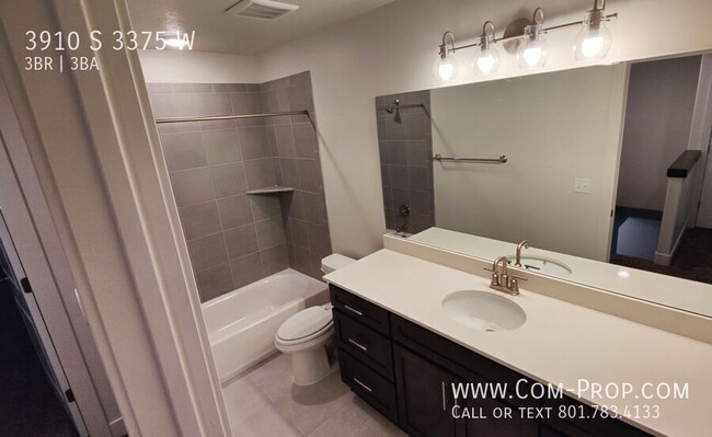 Building Photo - Modern 3 bed 2.5 bath TH for Rent in West ...