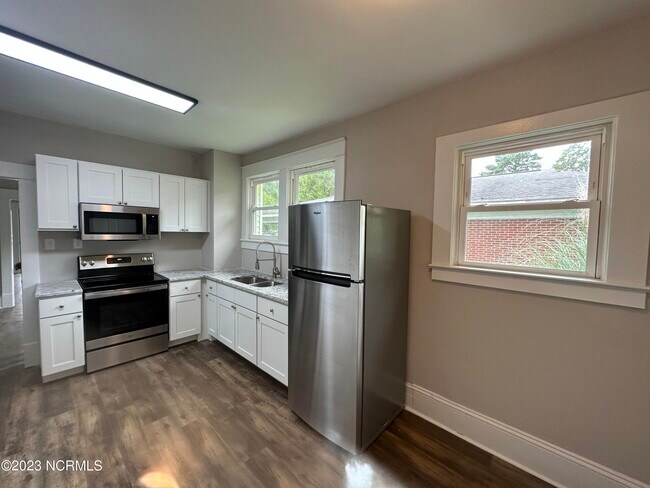 Building Photo - 1002 Fairfield Ave