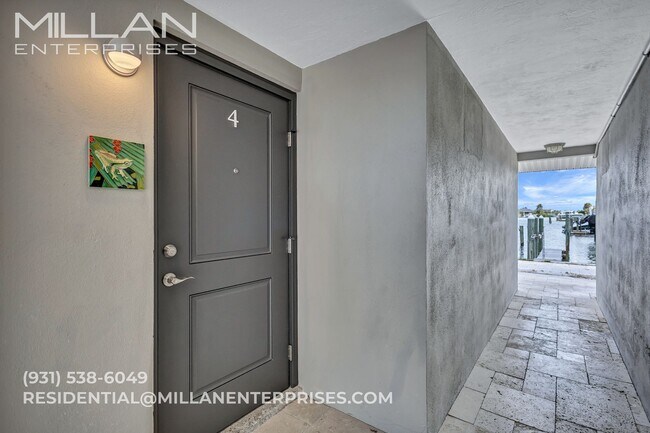 Building Photo - 325 Capri Blvd