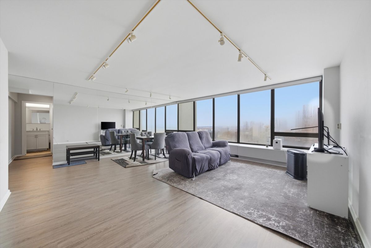 Building Photo - 2800 N Lake Shore Dr