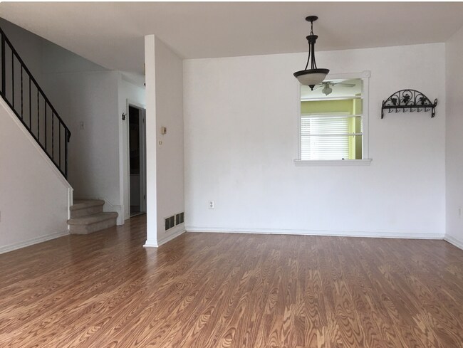 Building Photo - 35 Southwind Ln