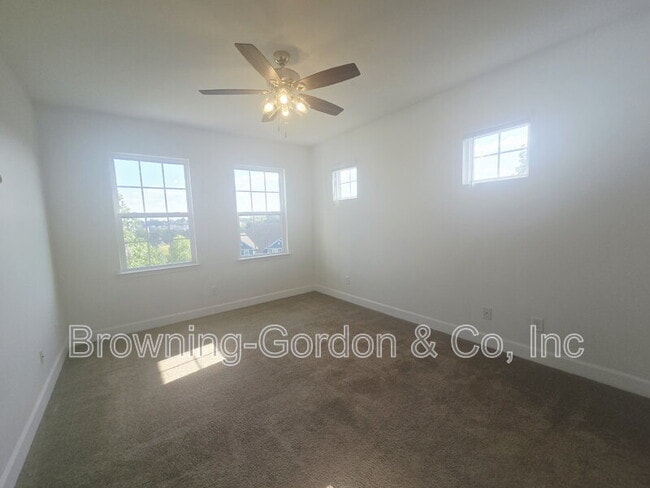 Building Photo - 8601 Peckham Ln