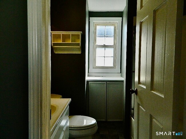 Building Photo - 37 Elm St