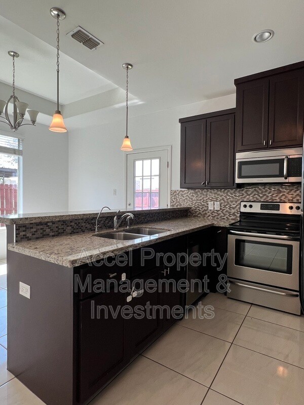 Building Photo - 214 Fig Dr