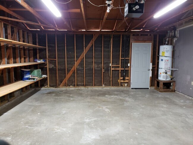 Building Photo - Single Family Residence Located on The Mesa