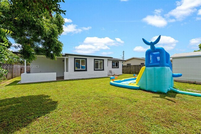 Building Photo - 2485 NW 84th Way