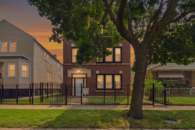 Building Photo - 7919 S Ellis Ave