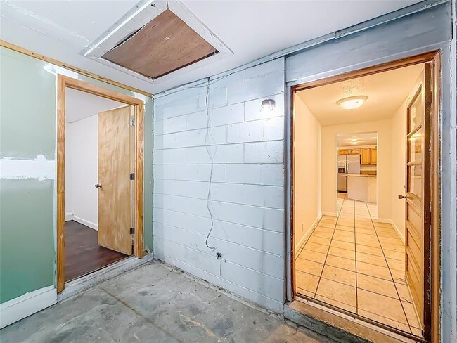 Building Photo - 3239 Allen Rd