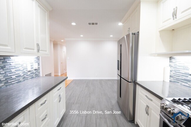 Building Photo - 3556 Lisbon Dr