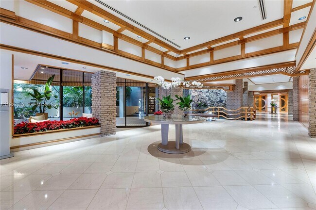 Building Photo - 2 Grove Isle Dr