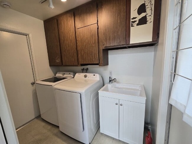 Building Photo - Peacock Hills, 55+ Community - Home in Peacock Hills - Oceanside