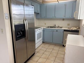 Building Photo - 186 Dorset E