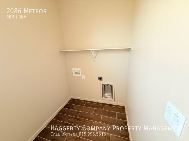 Building Photo - 2086 Meteor-