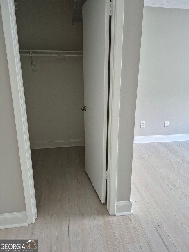 Building Photo - 62 Rumson Ct