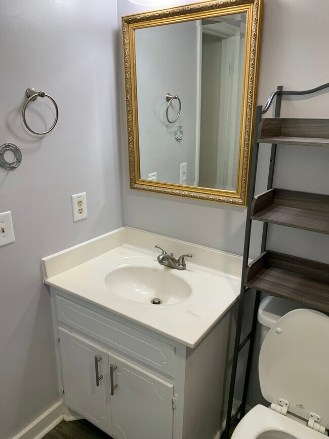 Building Photo - 207 McLeod Dr