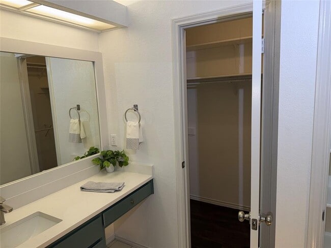 Building Photo - 1321 Piney Creek Ln