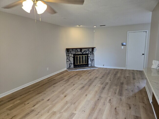 Building Photo - 4803 E Indian Trail