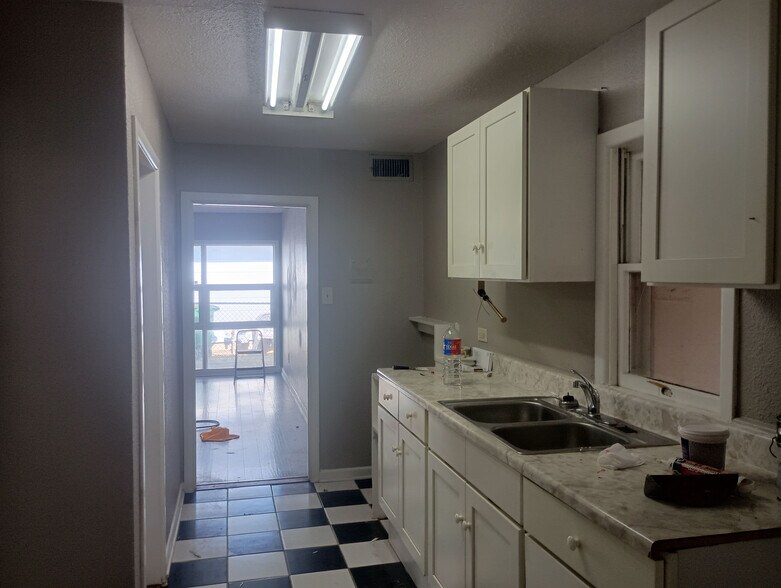 Building Photo - Room in Single Family Home on Nash Blvd
