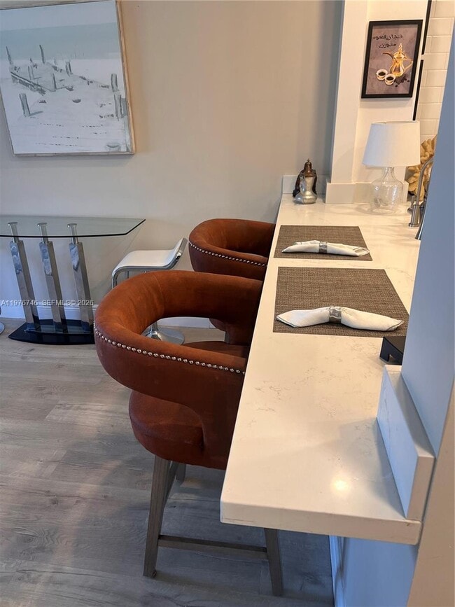 Building Photo - 400 N Riverside Dr