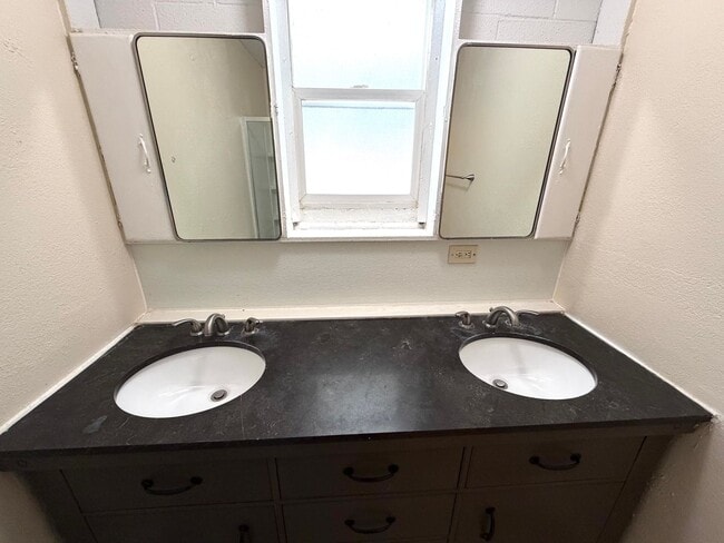 Building Photo - Biker’s Paradise: Cozy 2BR Duplex Steps from UC Davis & Downtown.