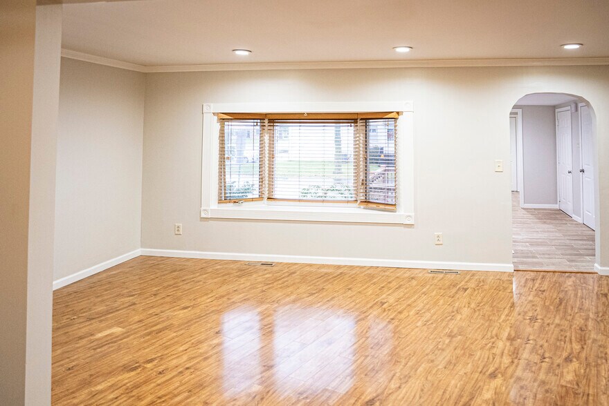 Main Room - 601 Harlem Rd