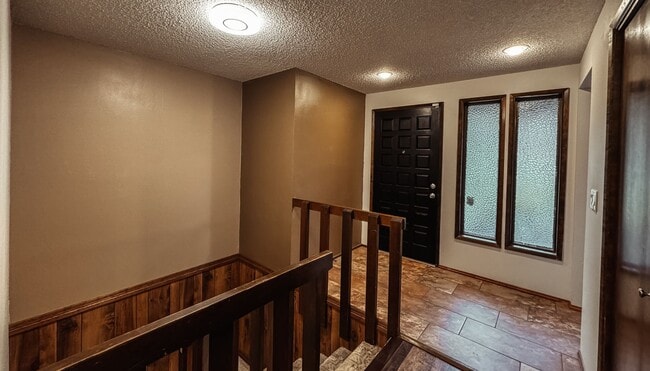 Building Photo - Elaborate 4 Bedroom 3 Bathroom Retreat in ...