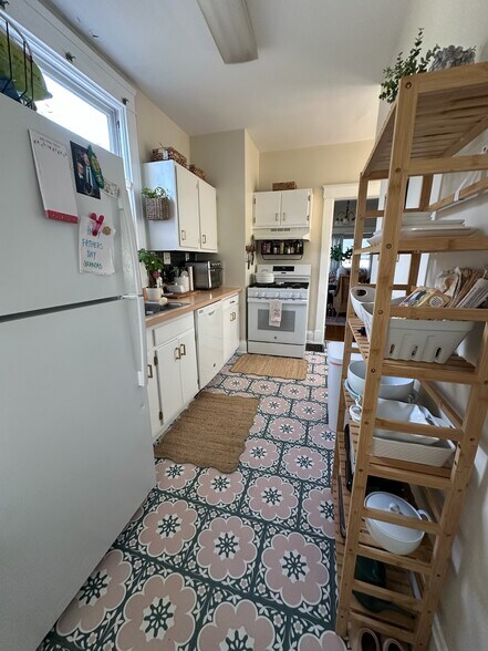 KITCHEN - 1179 Herschel Ave