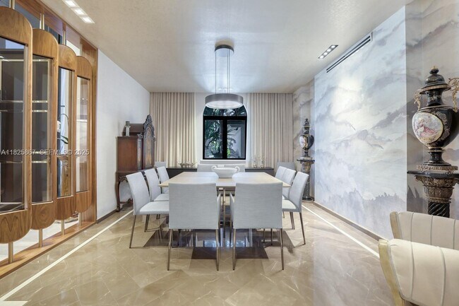 Building Photo - 176 S Hibiscus Dr