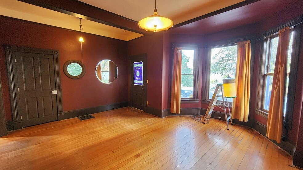 Building Photo - 5112 SE Hawthorne Blvd