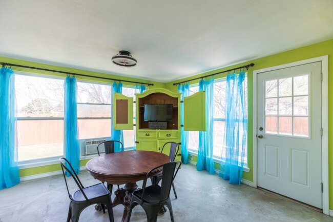 Building Photo - 5072 Big Sky Dr