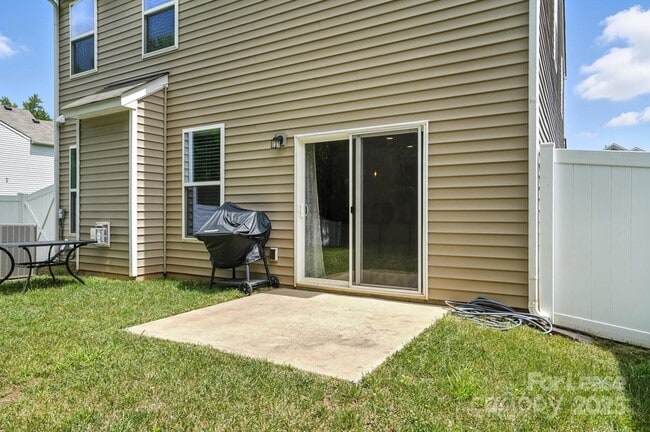 Building Photo - 3827 Ernie Dr