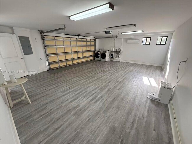 Building Photo - 8881 SW 28th St