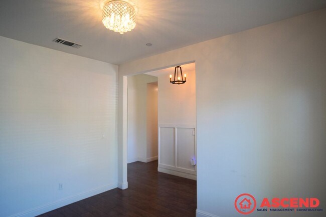 Building Photo - Phenomenal Home In Gossamer Grove!