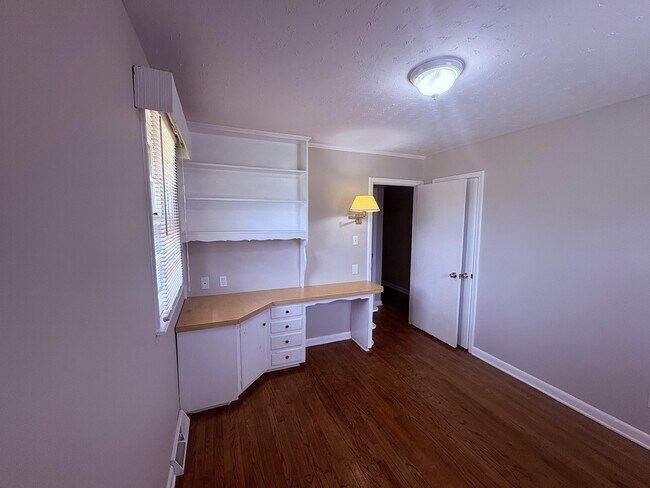 Building Photo - 406 Forest Grove Ave