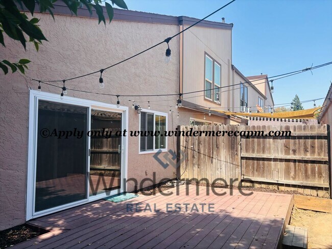Building Photo - 127 Touchstone Pl