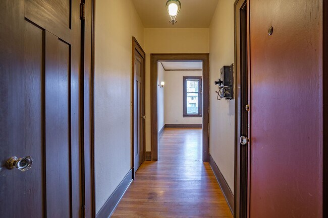 Interior Photo - Porter