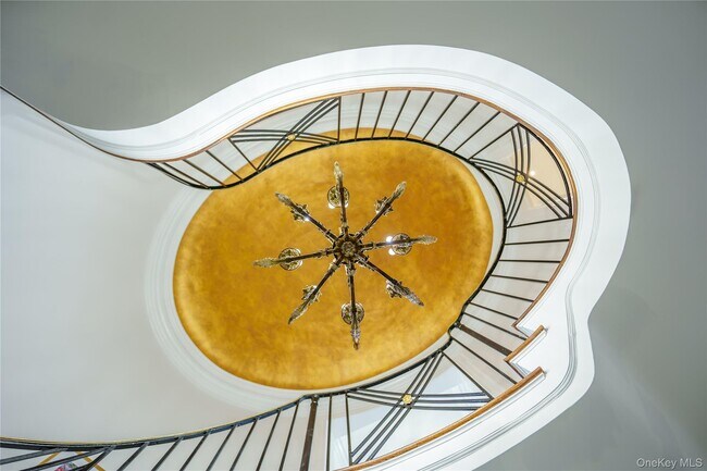 Building Photo - 10 Hidden Pond