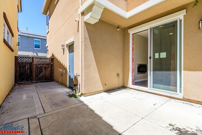 Building Photo - Beautiful Home | Central A/C | E.V. Charger