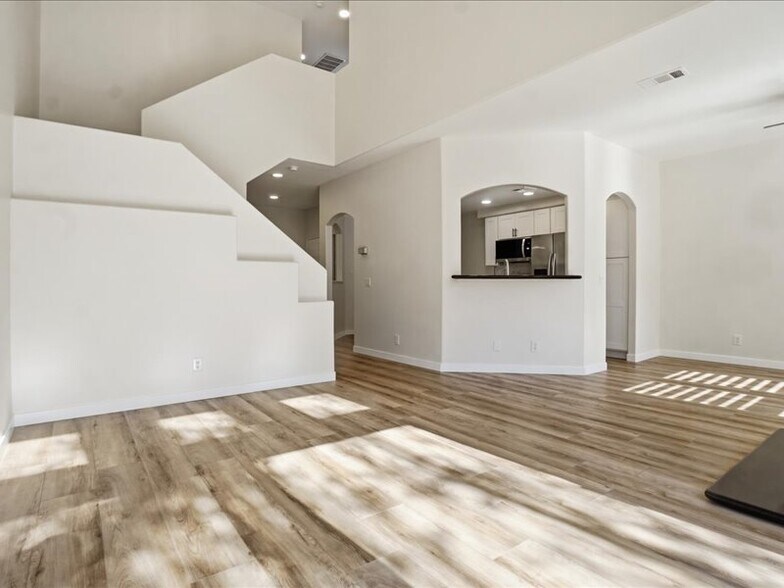 Building Photo - 356 Carrione Ct