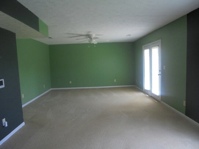 Building Photo - 100 Shara Dr
