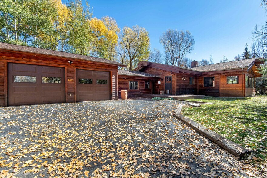 Building Photo - 529 Quaking Aspen Dr
