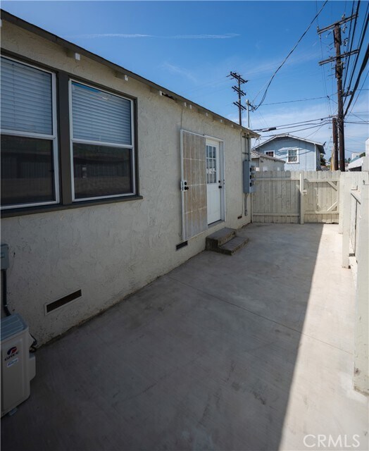 Building Photo - 1719 Cabrillo Ave