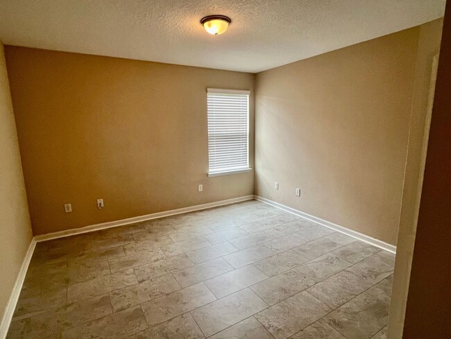 Building Photo - Spacious 5-Bedroom Home with Lawn Care Included!