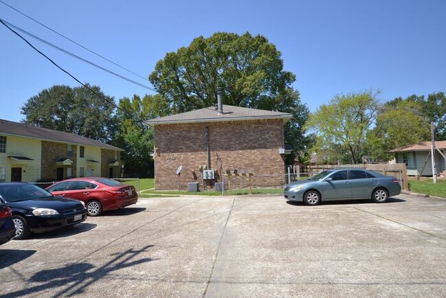 Building Photo - 1145 Husband St