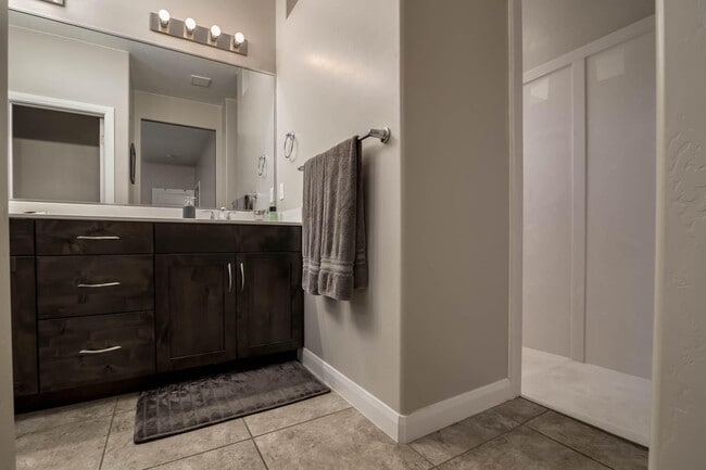 Building Photo - Red Mountain Jewel!  WITH SOLAR PANELS!!